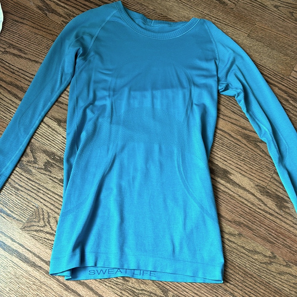 Lululemon teal long sleeve shirt (color coming up more blue than it is)